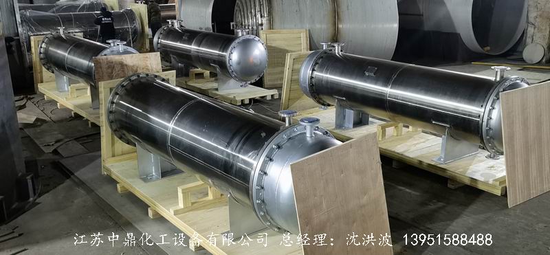 中鼎承接泰國(guó)某企業(yè)11臺(tái)列管式換熱器裝車包裝過程